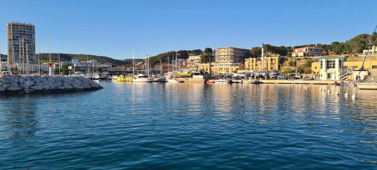 Bel appartement avec vue panoramique sur le port Carry-le-Rouet France