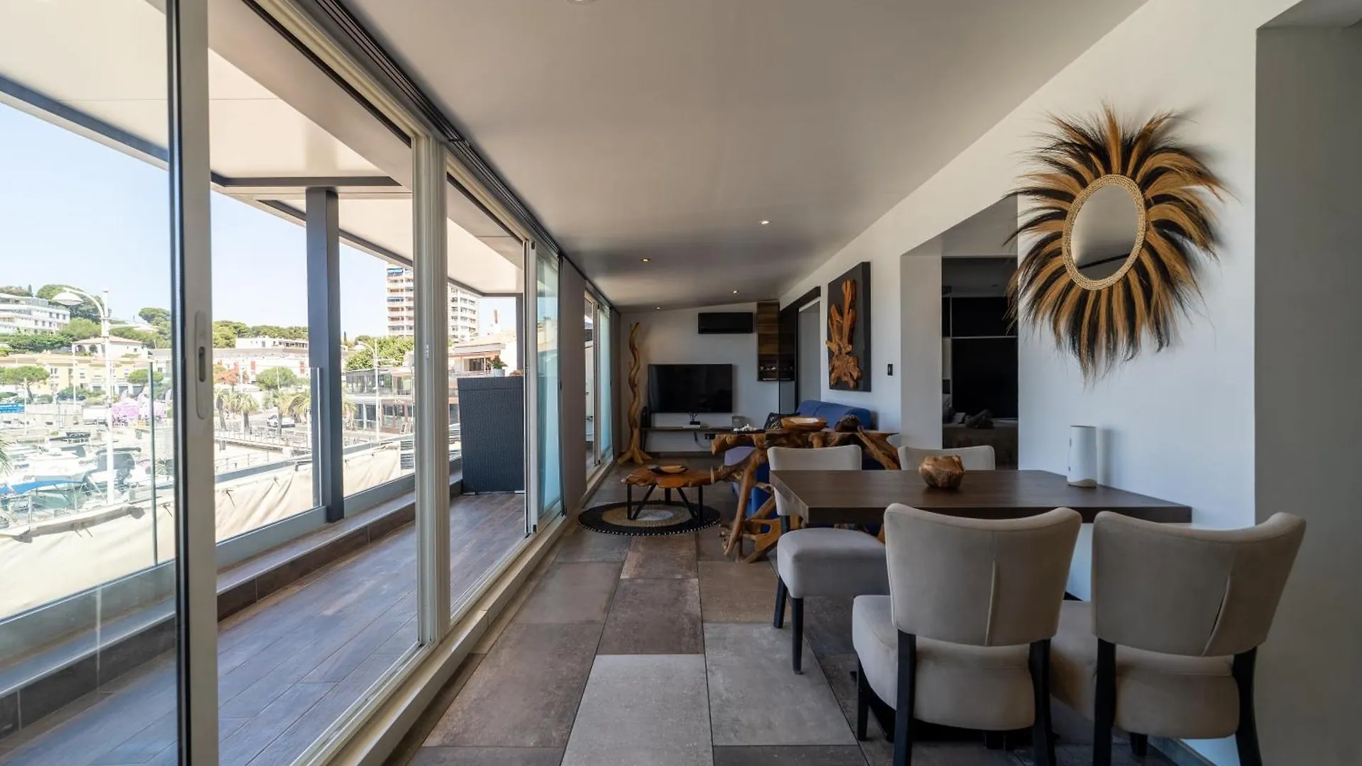 Bel appartement avec vue panoramique sur le port Carry-le-Rouet France