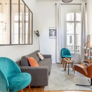 Modern, Spacious Facing The Arc De Triomphe , Paris France